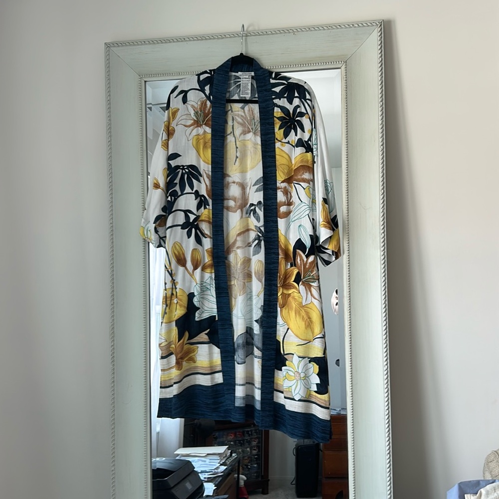 Chico’s S/M floral print kimono in beautiful navy, yellow and brown